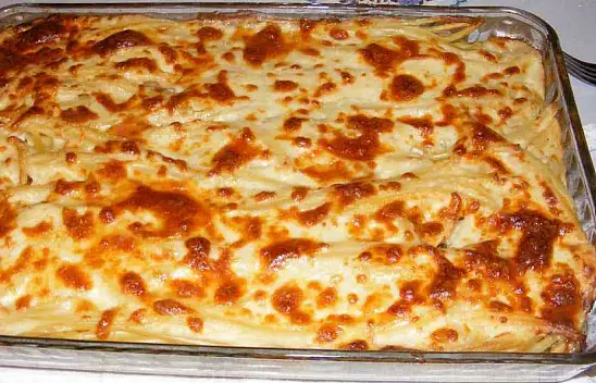 Fırında peynirli makarna tarifi nasıl yapılır? Fırında peynirli makarna tarifi...