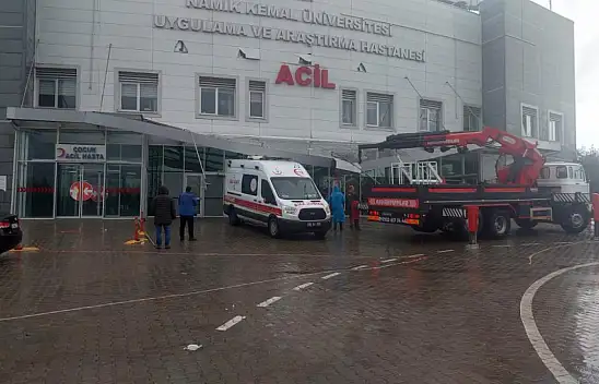 Fırtına nedeni ile hastanenin acil giriş tavanı çöktü
