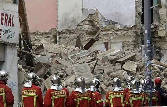 Fransa'da binalar art arda çöktü: Yaklaşık 10 kişi enkaz altında kaldı