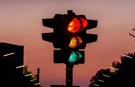 Fransa'da yayalar için trafik lambalarına turuncu ışık eklendi