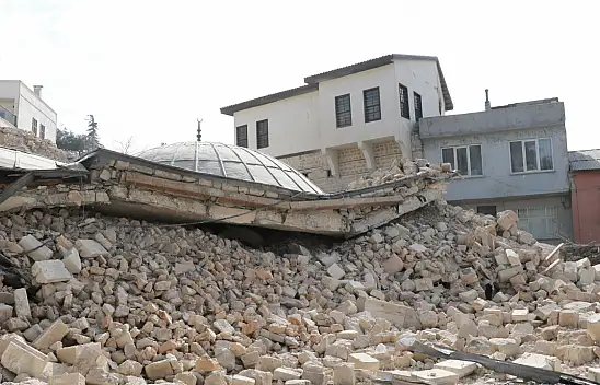 Fransızların bile yıkamadığı camiyi deprem yıktı