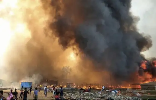 Gecekondu mahallesi yandı: 300 ev küle döndü