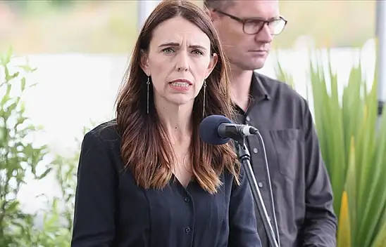 Genç Başbakan istifasını duyurdu