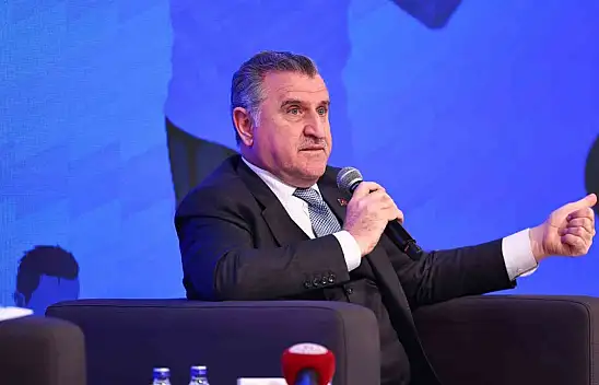 Gençlik ve Spor Bakanı Osman Aşkın Bak, gençlerle bir araya geldi