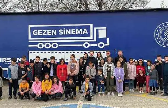 Gezen Sinema depremzedelerin yanında