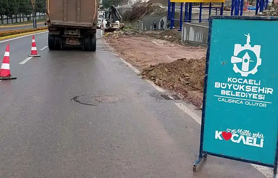 Gölcük Devlet Hastanesi'ne yeni kavşak 