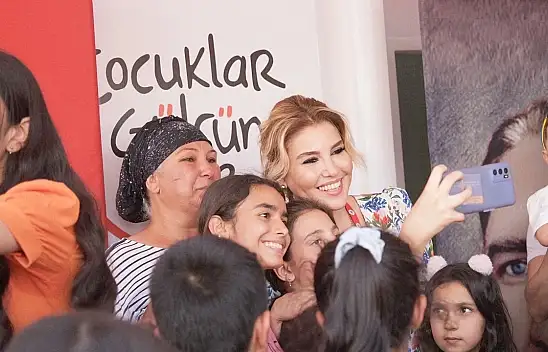 Gülben Ergen 'Çocuklar Gülsün Diye' projesinde yeniden deprem bölgesinde