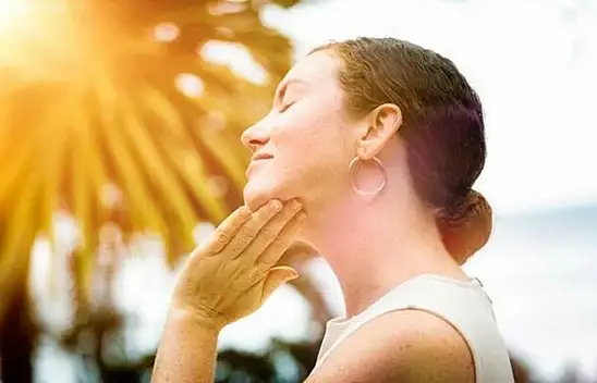 Güneş ışınları cildin erken yaşlanmasına yol açabilir