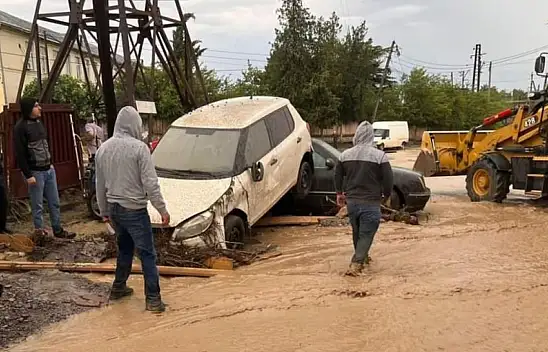Gürcistan sele teslim oldu