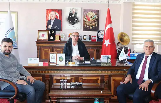 Hacı Ömer Güler, Yunak Belediye Başkanı Ali Konak'ı Makamında Ziyaret Etti