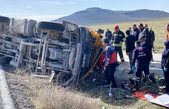 Hafriyat kamyonu devrildi! Sürücü yaralandı!