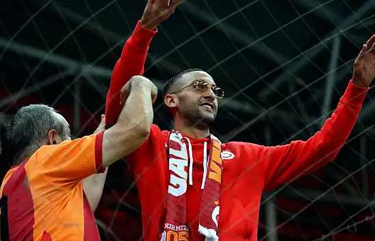 Hakim Ziyech, sarı-kırmızılı taraftarların karşısına çıktı