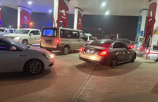 Hakkari'de deprem halkı sokaklara döktü!