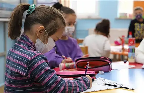 Hakkari'de gönüllü öğretmenler köydeki öğrencileri müzikle buluşturdu