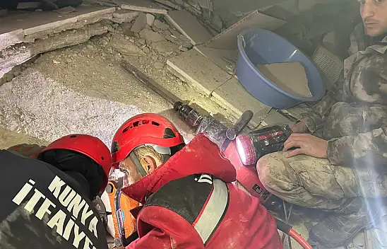 Hatay'da enkaz altında kalan genç 47 saat sonra kurtarıldı