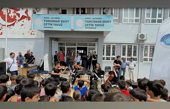 Hatay'daki çocuklara müzikli moral