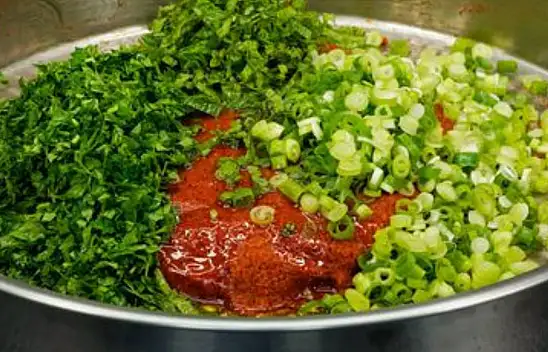 Hataylı ev hanımlarından kısır tarifi. Kısıra ekleyince lezzetini 5'e katlıyor