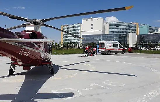 Hava ambulansıyla nakledilen hastadan ilginç yorum: 'Eskiden at arabasıyla geliyorduk hastaneye, şimdi devletimiz bizi helikopter ile getiriyor'