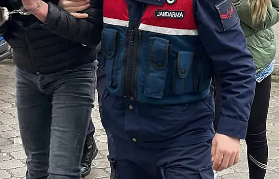 Hem eşini hem de kendi abisini kürekle darp etti!