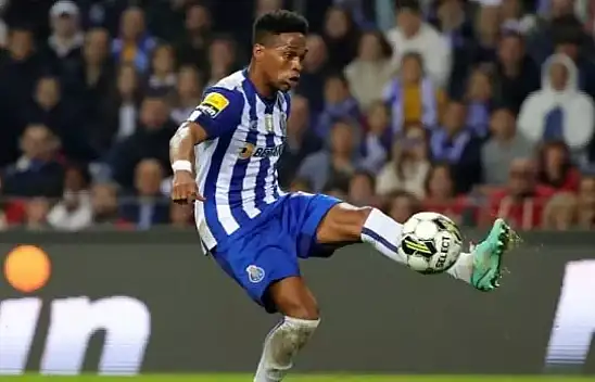 Herkes merak ediyordu! İşte Galatasaray'ın yeni sol bek adayı