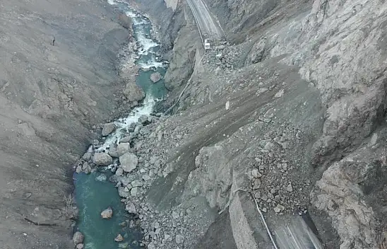 Heyelan kazaya sebep oldu