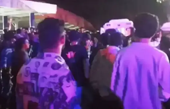 Hindistan'da üniversite festivalinde yaşanan izdiham sonucu 4 kişi hayatını kaybetti