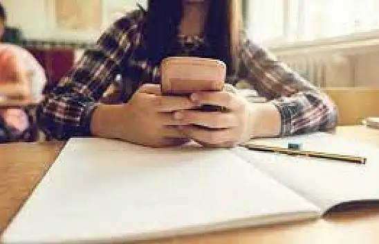Hollanda'da öğrencilere cep telefonu yasağı