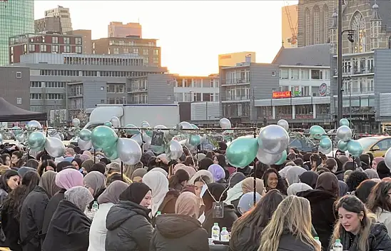 Hollanda sokaklarında iftar