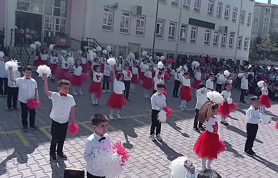 Hüseyin Sevim Köroğlu İlkokulu'nda 23 Nisan coşkusu