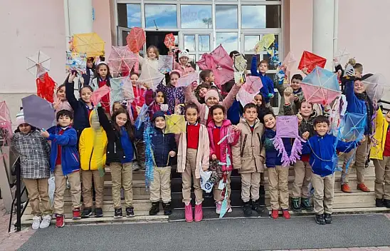 Hüseyin Sevim Köroğlu İlkokulu'nda uçurtma şenliği düzenlendi