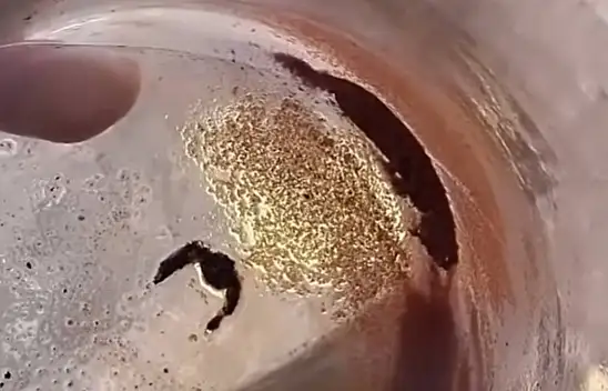 İçinde altın olduğunu keşfetti artık çöpe atmıyor 10 tanesinde 1 gram altın çıkıyor!