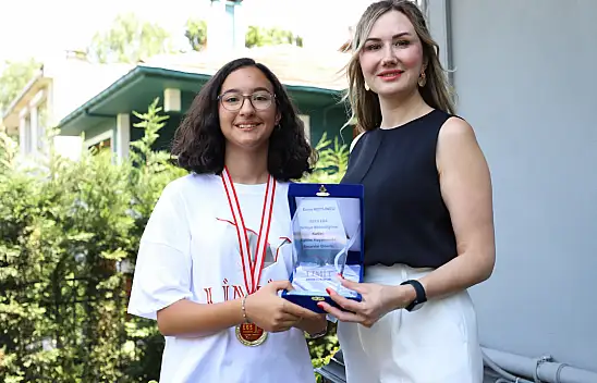 İkiz kardeşler, o sınavda derece yaptı