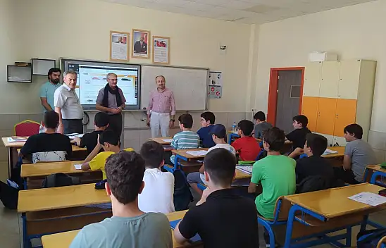 İl Milli Eğitim Müdürü öğrencilerle bir araya geldi