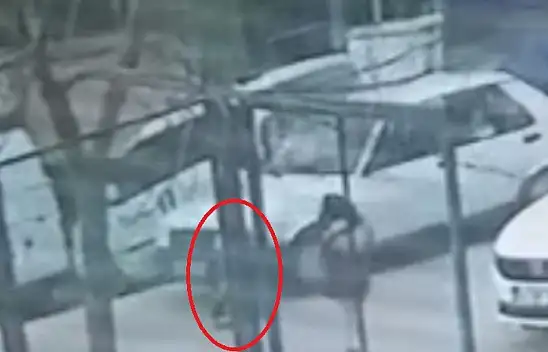 İlkokul öğrencisi otomobilin altında kaldı