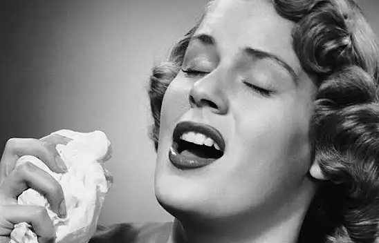 İngiliz Donna Griffiths kimdir? 976 günlük hapşırma rekoruyla tarihe geçti
