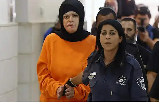 İsrail polisi serbest bırakılan Filistinli esirin evine baskın düzenledi