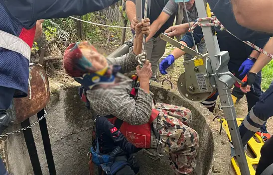 İtfaiye ekipleri kuyuya düşen yaşlı kadını kurtardı!