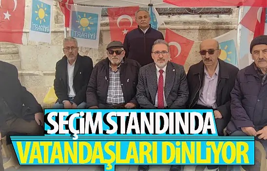 İYİ Parti Karatay seçim standında sorunları dinliyor