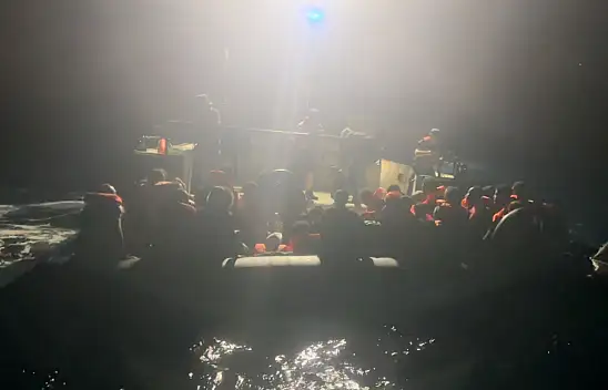 İzmir açıklarında 29 düzensiz göçmen kurtarıldı, 42 düzensiz göçmen yakalandı