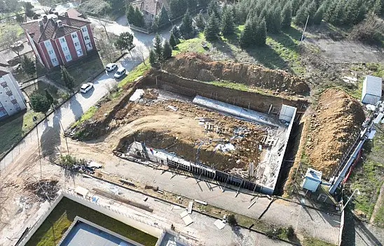 İzmit Ayazma Mahallesi futbol sahası devam ediyor