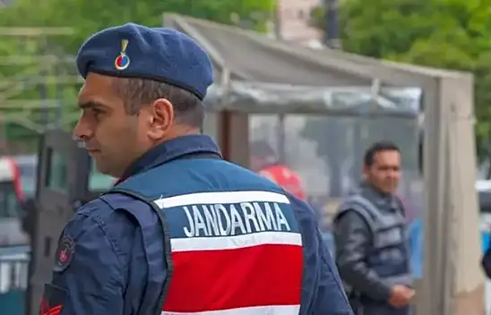 Kaçak göçmenler jandarma ekipleri tarafından yakalandı