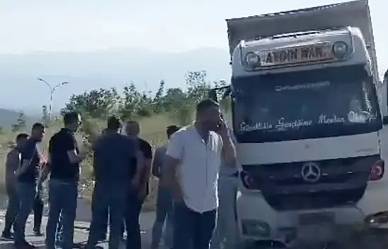 Kamyonun freni patladı, dehşet saçtı