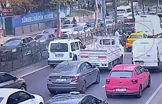 Kan donduran cinayet, öldürdükten sonra arabadan attı!