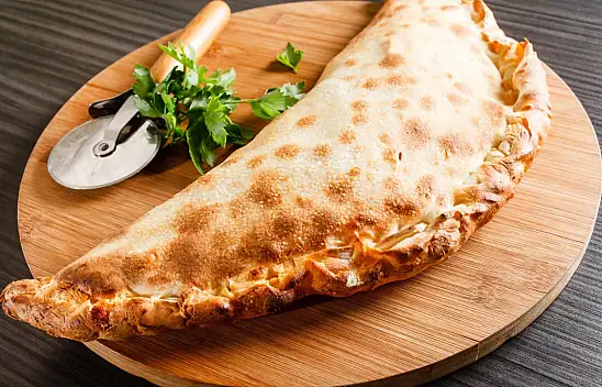 Kapalı Pizza Calzone: Kapalı Pizza Calzone Nasıl Yapılır? Kapalı Pizza Calzone Tarifi!