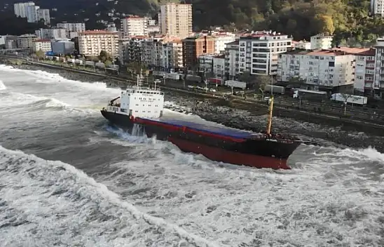 Karaya oturan geminin kurtarma çalışmaları sürüyor