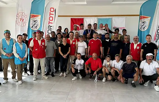 Karaman Atıcılık Takımı Konya'dan madalyalarla döndü