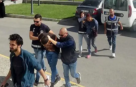 Karaman'da araba çaldılar, Konya'da yakalandılar!