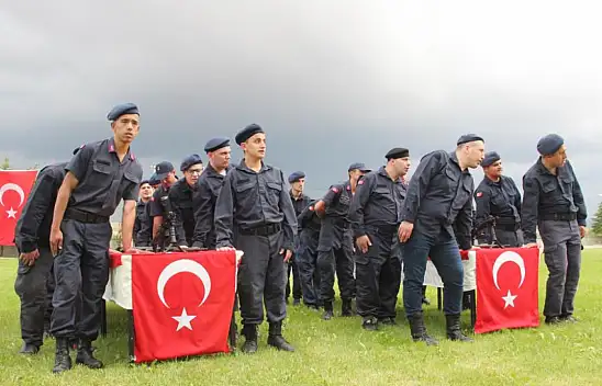 Karaman'da bir günlük askerlik yapan engelliler törenle yemin etti
