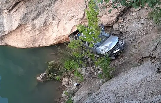Karaman'da Göksu Nehrine kamyonet uçtu
