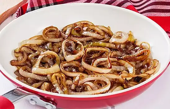 Karamelize Soğan Mezesi Tarifi: Lezzetli ve Pratik Bir Akşam Yemeği Seçeneği!